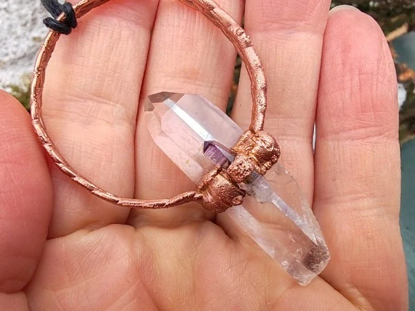Amulet "Ochrana před temnotou" - Lemurijský křišťál & Veracruz ametyst + dárková krabička