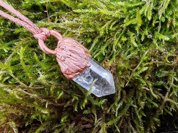 Amulet "Duchovní pomocník" lemurský krystal, surový křišťál + dárková krabička