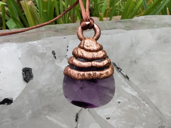 "Strážce Nočního Klidu" Amulet Hvězdný ametyst galvanoplastika