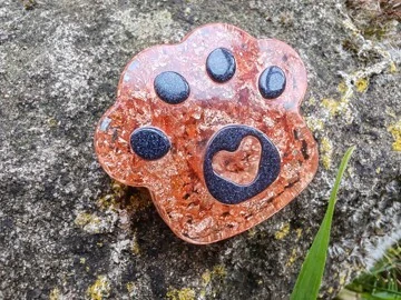 Ochranný orgonit Talisman Tlapička – Šungit a zářivá měď