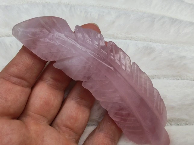 Vyřezávané růženínové pírko - Talisman lásky, něhy a aromaterapie *1
