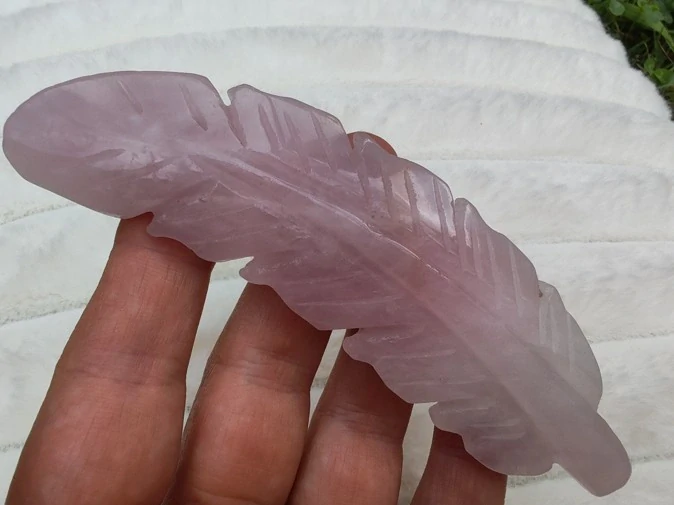 Vyřezávané růženínové pírko - Talisman lásky, něhy a aromaterapie *2