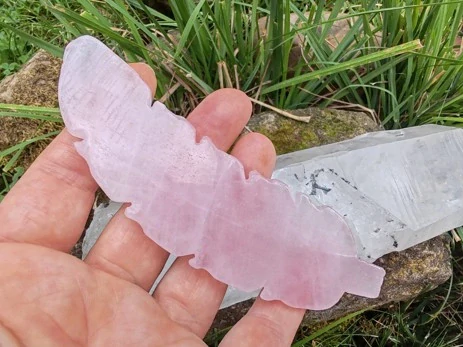 Vyřezávané růženínové pírko - Talisman lásky, něhy a aromaterapie *3