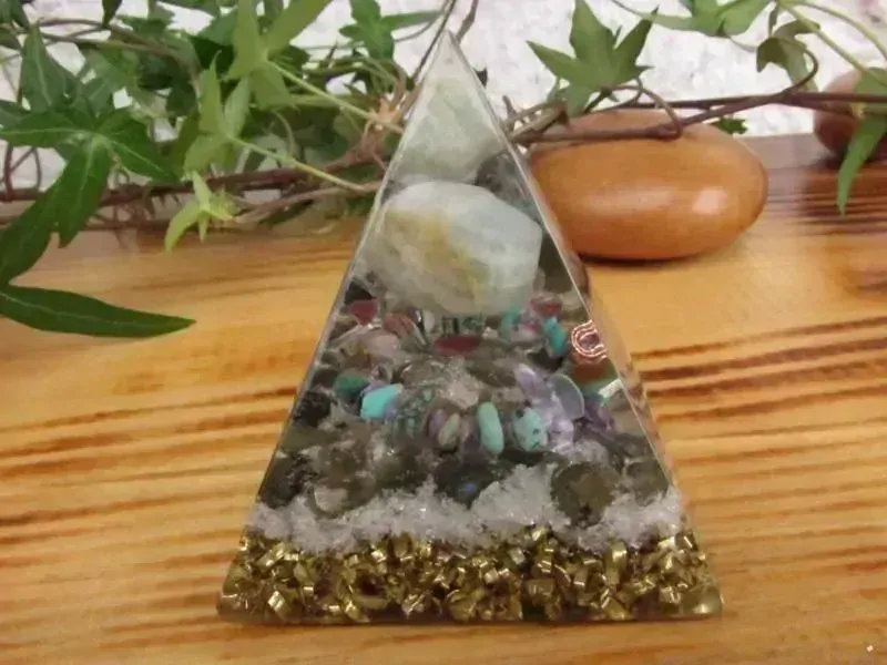 Orgonitová pyramida "Pro Mír a Regeneraci Vodnáře"