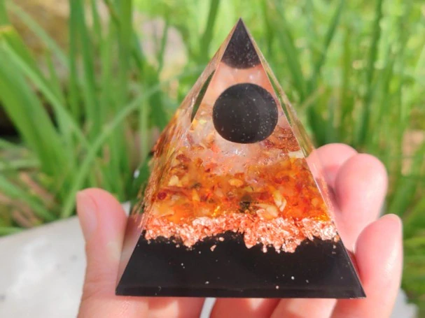 Orgonit Pyramida "Prozáří a ochrání", dosah 5 metrů