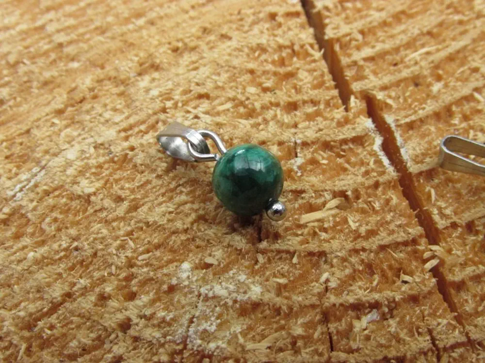 Malachitový přívěsek - kulička hladká, 6mm