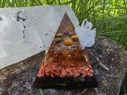 Orgonitová pyramida "Hojnost & Nadšení pro Lva"