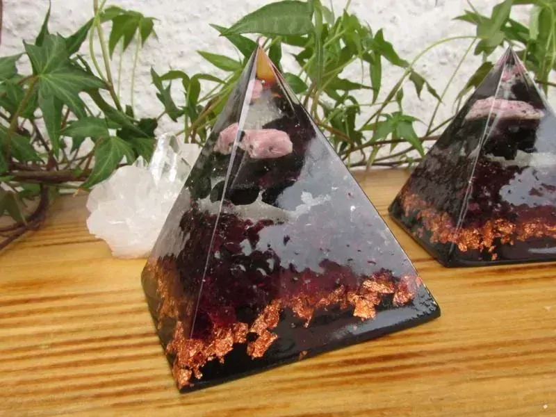 Orgonitová pyramida - Aktivace 1. čakry "Počátek & Ukotvení & Kořeny"
