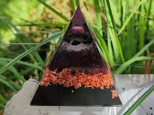 Orgonitová pyramida - Aktivace 1. čakry "Počátek & Ukotvení & Kořeny"