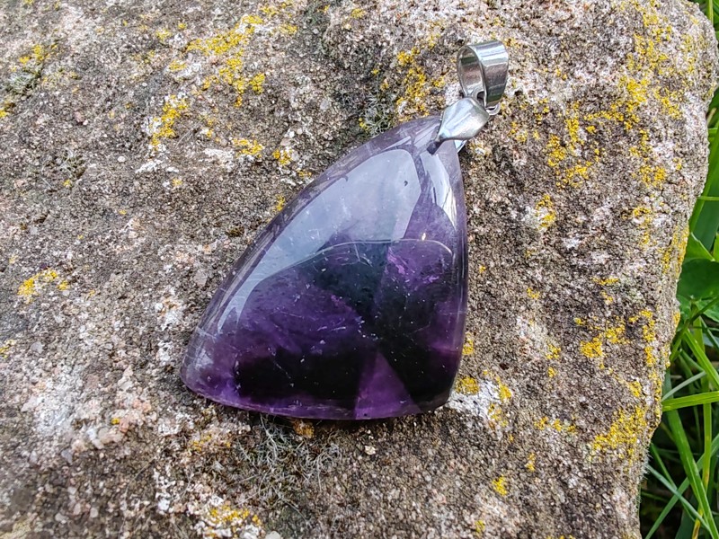 "Galaxie Klidu" - přívěsek Hvězdný ametyst, kabošon *1