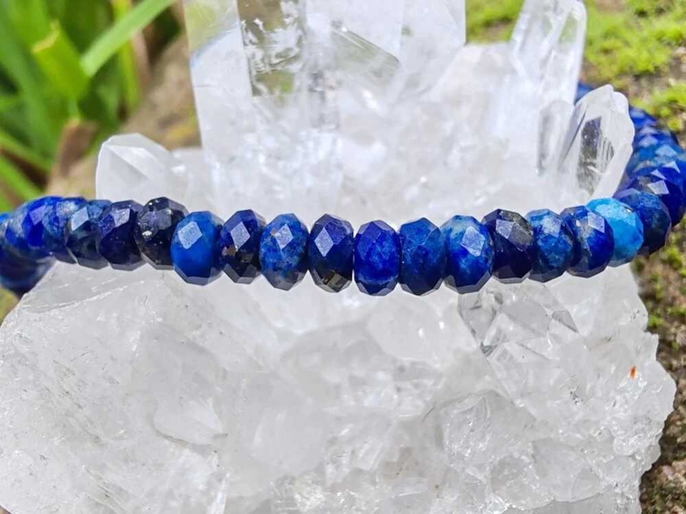 "Noční obloha Vědění" náramek lapis lazuli, broušené rondelky, 4mm