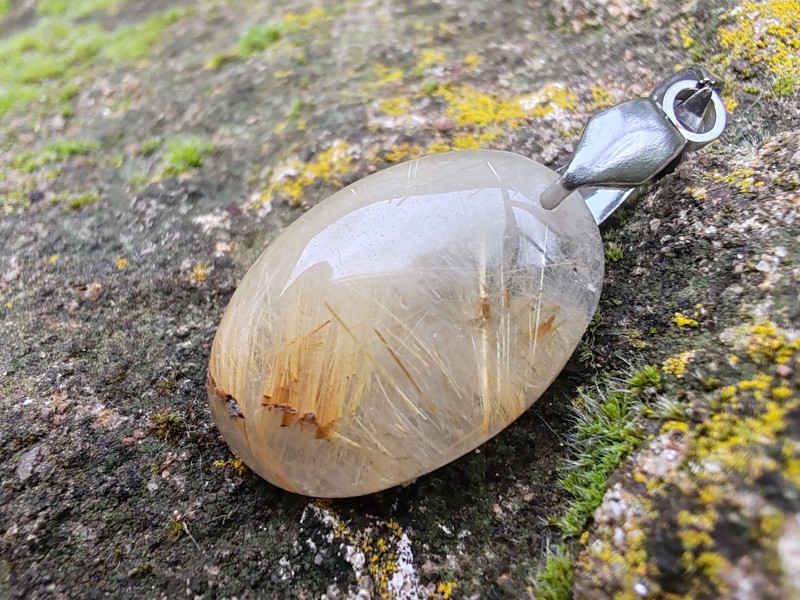 "Zlaté vlákno osudu" přívěsek Sagenit - Venušiny vlasy, kabošon & ocel *8