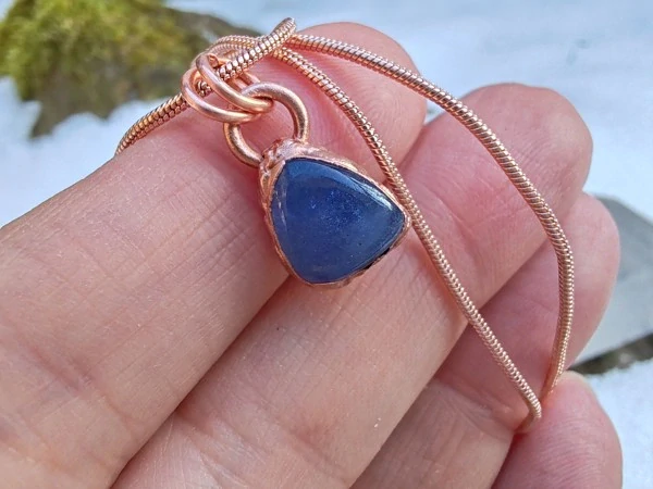 Vzácný tanzanit: Kámen transformace a moudrosti