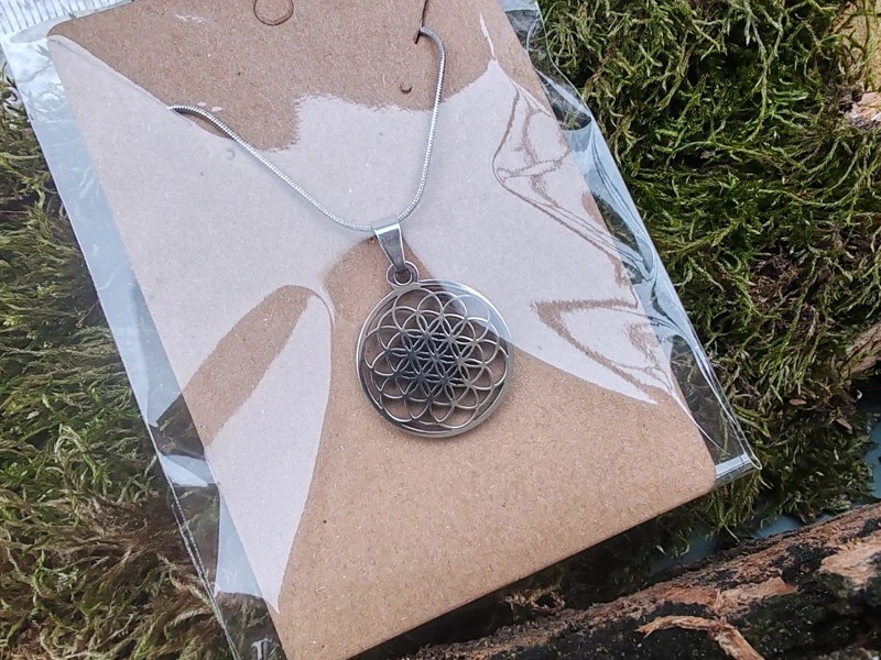 Nerezový amulet Květ života – Symbol harmonie a jednoty (včetně řetízku)