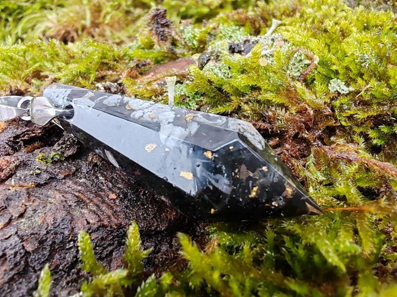 Orgonitový amulet a kyvadlo 2v1 – Černý turmalín, Šungit a Zlato