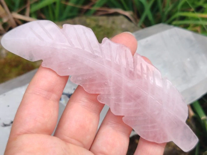 Vyřezávané růženínové pírko - Talisman lásky, něhy a aromaterapie *4