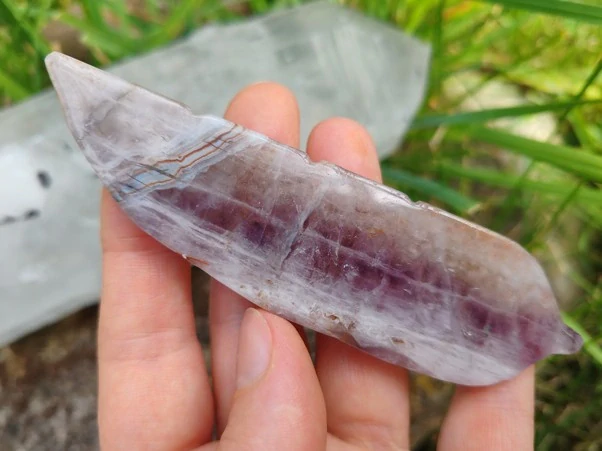 Pírko z ametystového achátu – Andělský talisman harmonie, vhledu a bezpečí *2