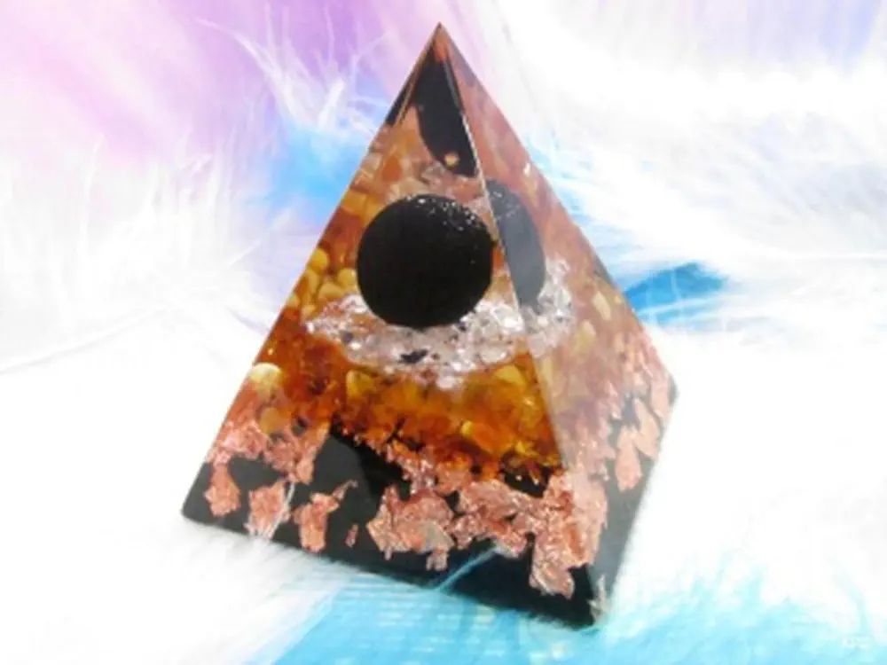 Orgonit Pyramida "Prozáří a ochrání", dosah 5 metrů