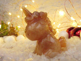 Vánoční Orgonitový Jednorožec - zářivý ochránce domova