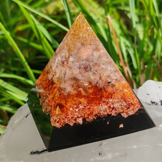 Orgonit Egyptská pyramida "Prozáří & Zahřeje & Srdce rozveselí"