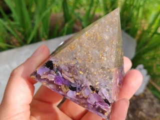 Orgonit Pyramida "Křišťálová čakra" dosah 5 metrů