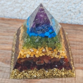 Orgonitová Čakrová pyramida z pravých kamenů
