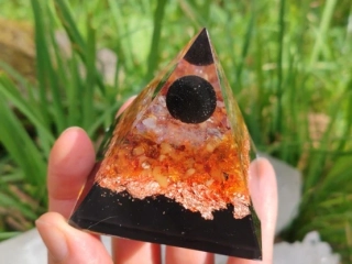 Orgonit Pyramida "Prozáří a ochrání", dosah 5 metrů