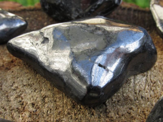 Šungit tromlovaný volný leštěný, 15-20g