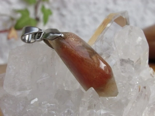 "Slunce zažene temnotu" Přívěsek pravý sluneční kámen /05