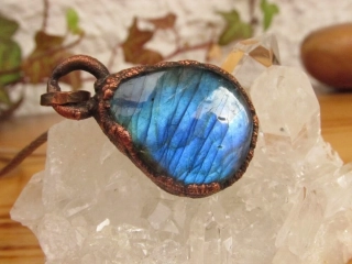 Amulet "Do každého koutku duše" - labradorit