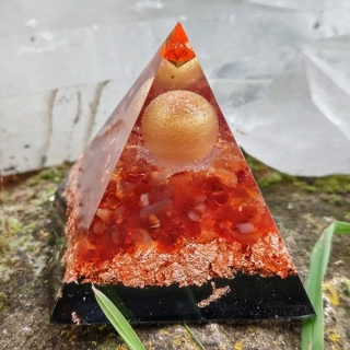 "Prozáří a sílu doplní" - orgonitová pyramida, dosah 5m