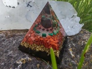 Orgonitová pyramida "Uvolnění a otevřenost pro Kozoroha"