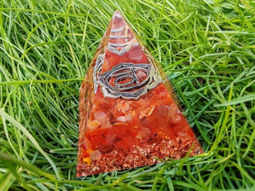 Orgonitová pyramida "Já cítím" - sakrální čakra