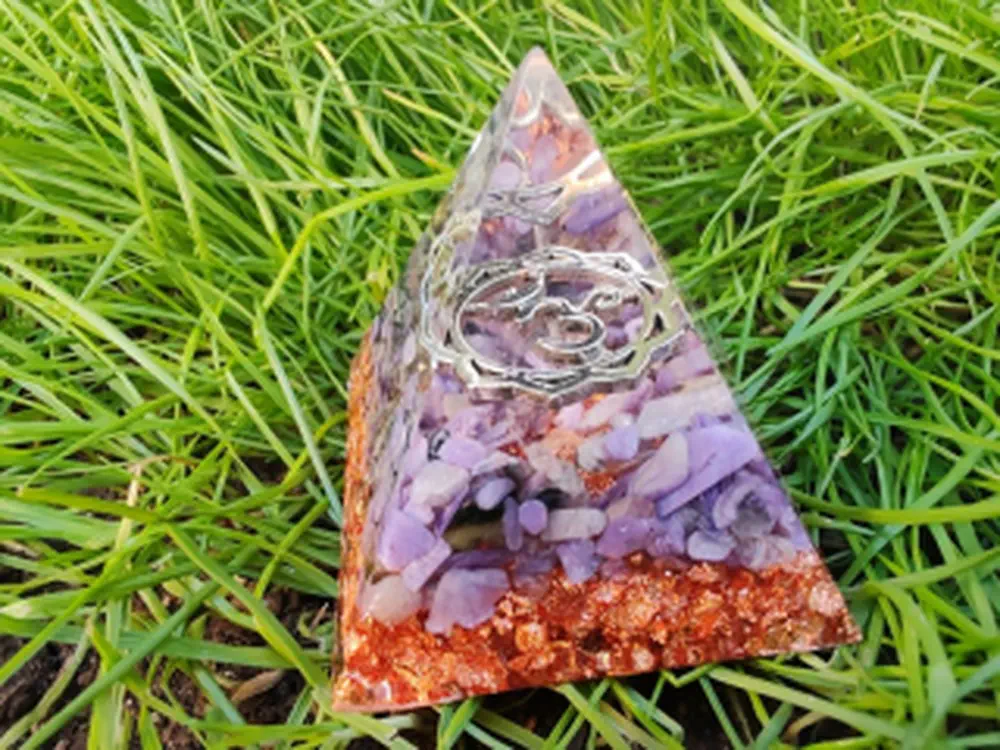 Orgonitová pyramida "Já vím" - korunní čakra