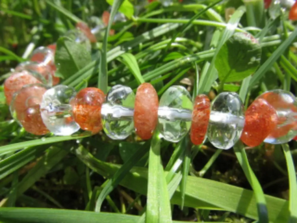 "Soukromé slunce" - náramek sluneční kámen pravý & křišťál rondelky