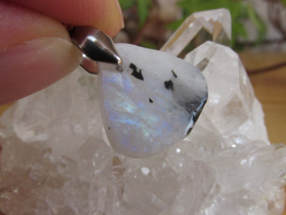 Přívěsek Měsíční kámen - Kámen ženskosti a intuice /44