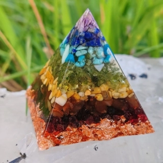 Orgonit pyramida "Harmonizace všech čaker" 4x4 cm