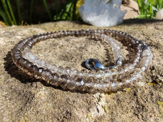 Náhrdelník Záhněda broušené rondelky - "Spojení se světem za oponou"