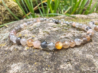 "Sluneční galaxie radosti" - náramek sluneční kámen ve všech jeho odstínech
