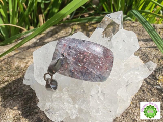 "Osvícení s lehkostí" - přívěsek Iolit se slunečním kamenem *2