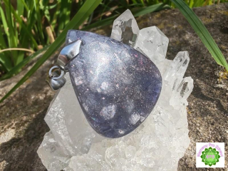 "Osvícení s lehkostí" - přívěsek Iolit se slunečním kamenem *5