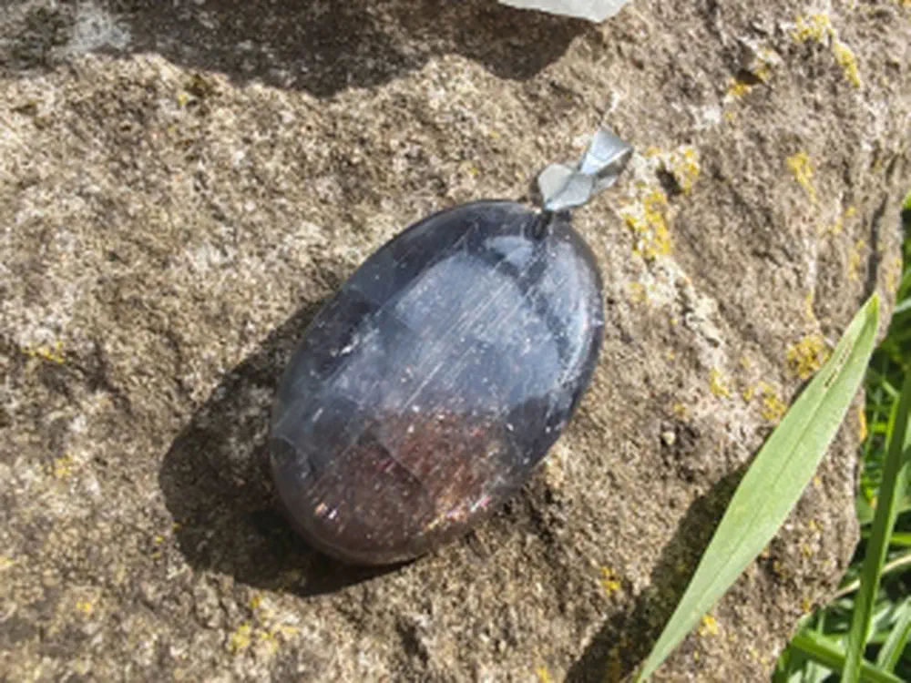 "Osvícení s lehkostí" - přívěsek Iolit se slunečním kamenem *9