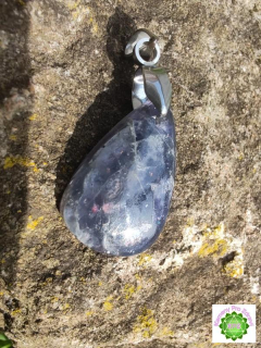 "Osvícení s lehkostí" - přívěsek Iolit se slunečním kamenem *10