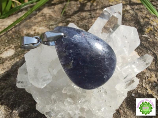 "Osvícení s lehkostí" - přívěsek Iolit se slunečním kamenem *13