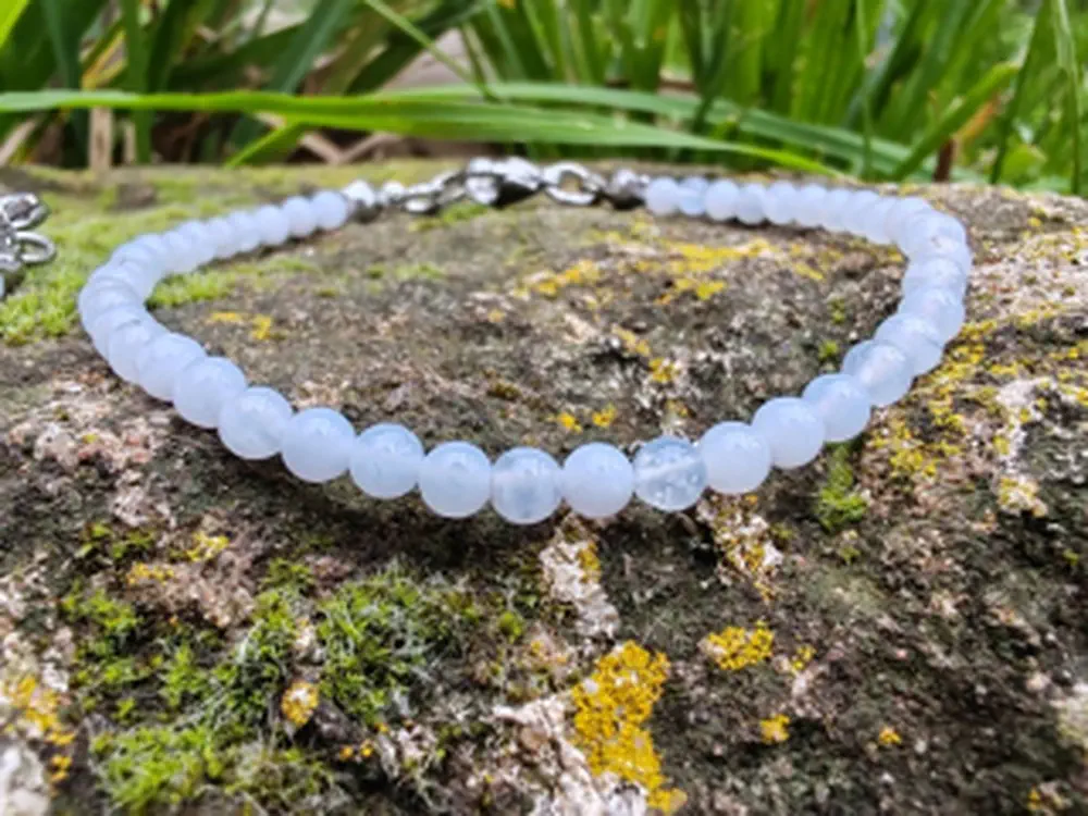 "Krajka snů" náramek krajkový chalcedon, hladké kuličky 3,5mm