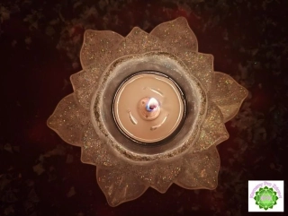 "Tichá Zář Srdce" - něžně sněžný orgonitový svícen