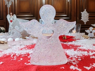 "Křišťálové Srdce Domova" - něžně sněžný vánoční orgonitový anděl