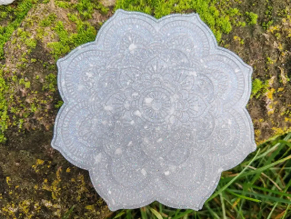 "Harmonická čistota" - něžně sněžná orgonitová mandala - podložka