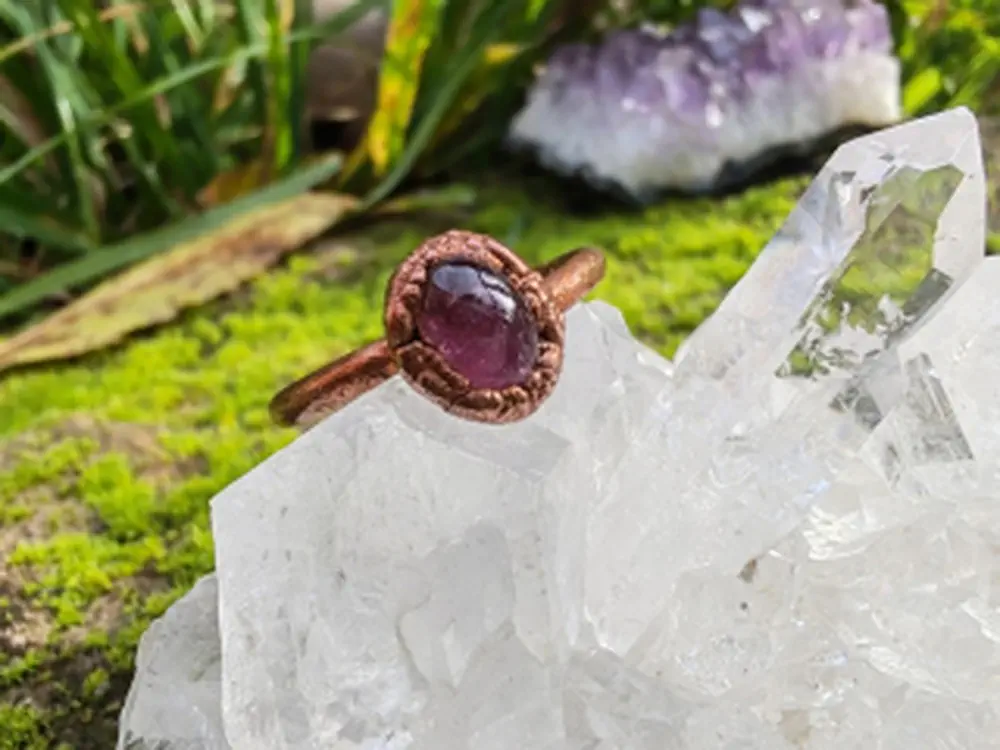 "Zrcadlo Čisté Lásky" prsten s růžovým turmalínem, galvanoplastika