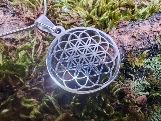 Nerezový amulet Květ života – Symbol harmonie a jednoty (včetně řetízku)